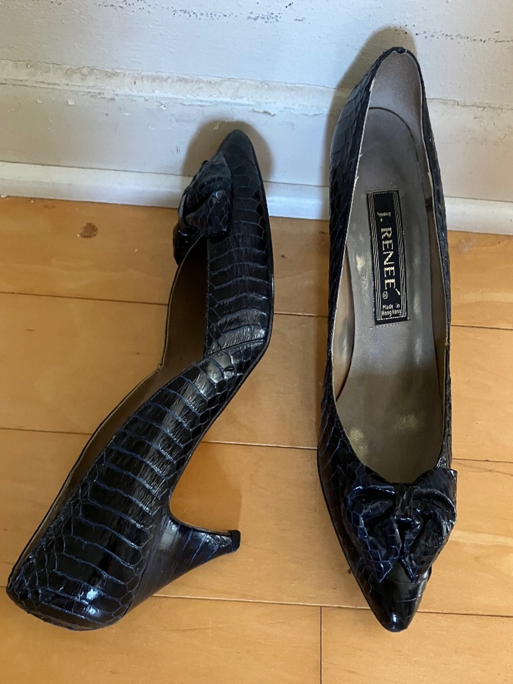 J Renee 7N Dark Blue Snake Skin Pumps